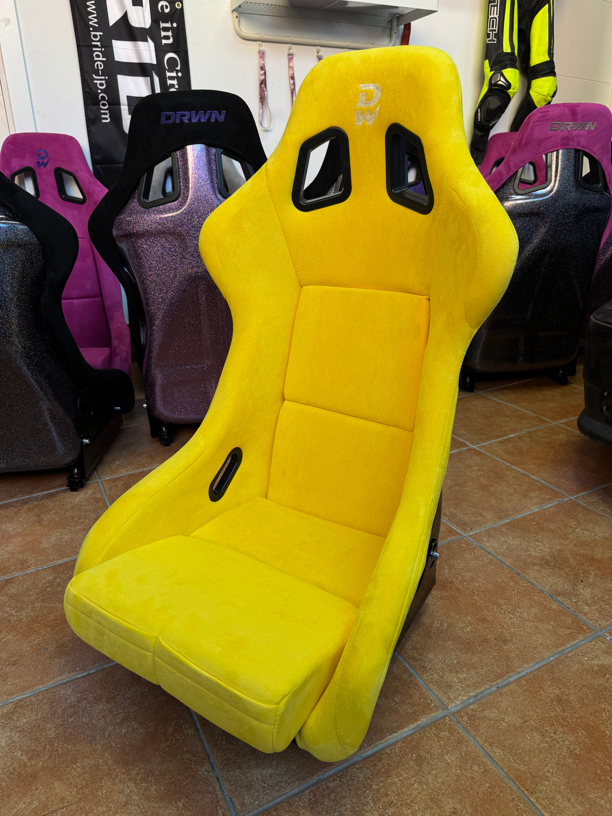 DRWN YELLOW BLACK GLOSS